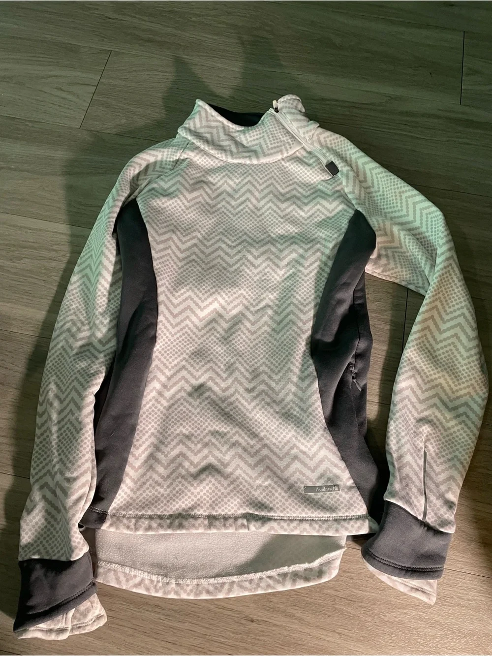 Avalanche Chevron Mock-Neck Pullover - White & Gray